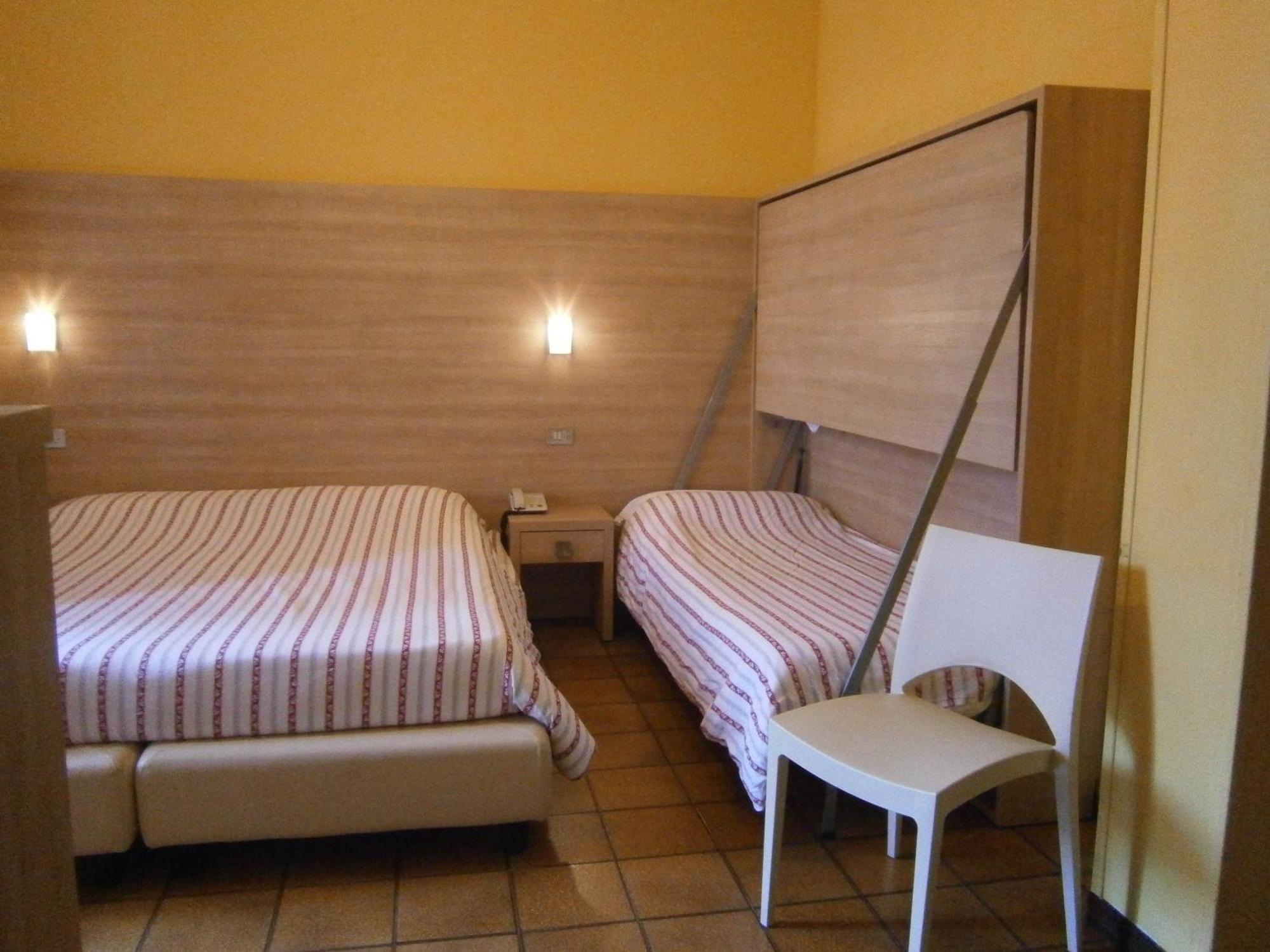 Hotel Chiara Sirmione Quarto foto
