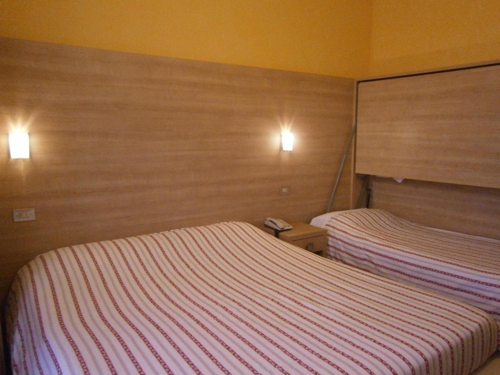Hotel Chiara Sirmione Quarto foto