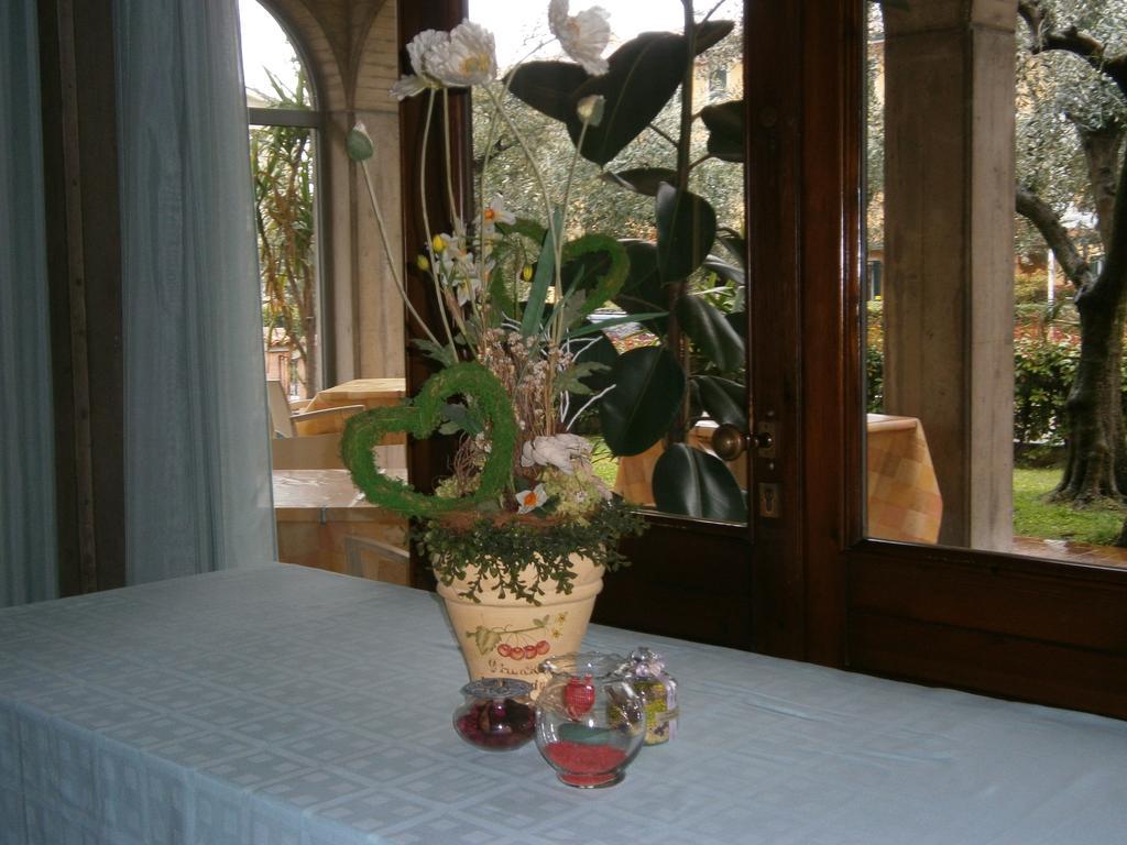Hotel Chiara Sirmione Exterior foto