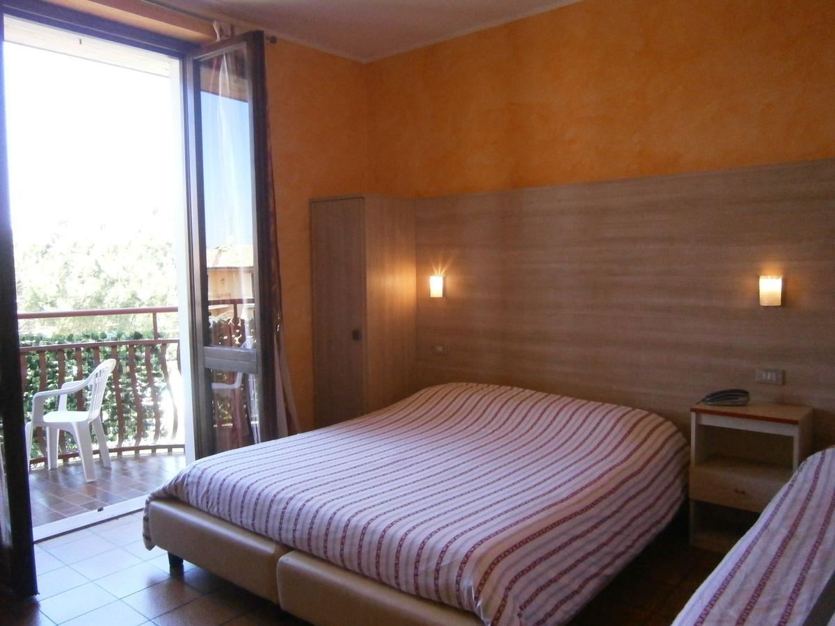 Hotel Chiara Sirmione Exterior foto